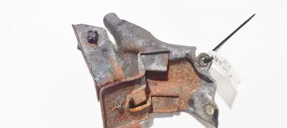 Engine mounting bracket