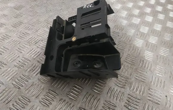 Volkswagen PASSAT CC Fuse box cover 1K0907361B