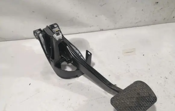 Mercedes-Benz C W204 Brake pedal A2042902001 PP204290056