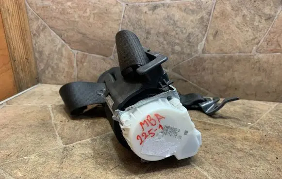 BMW X1 E84 Front seatbelt 34058428