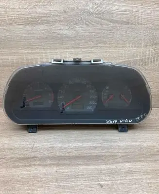 Volvo S40, V40 Speedometer (instrument cluster) 30819869 Used