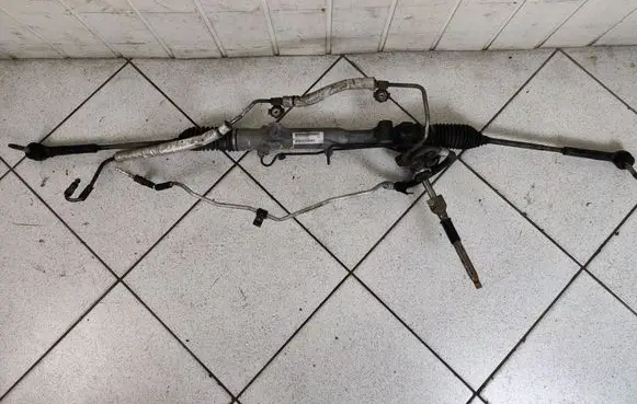 Chrysler Town & Country V Steering rack P05151705AE