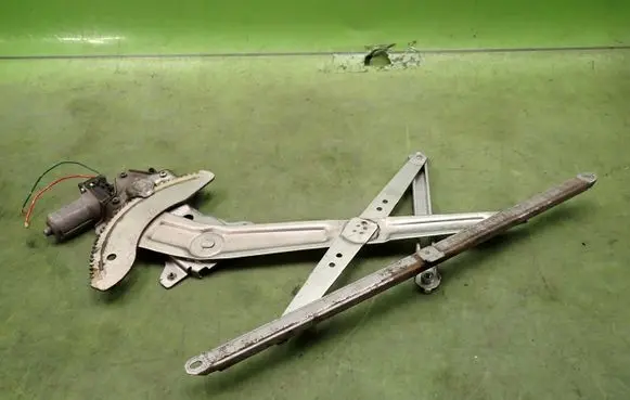 Suzuki SX4 Front door window regulator with motor 8356063J00