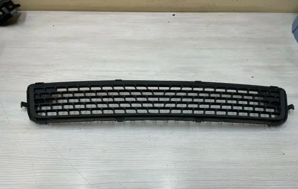 Volvo V70 Front bumper lower grill 30763113