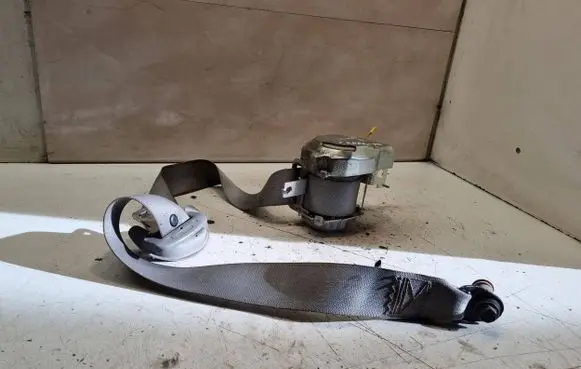 KIA Carens II Front seatbelt 045418