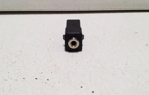 Jaguar XJ X351 AUX in-socket connector 30657961
