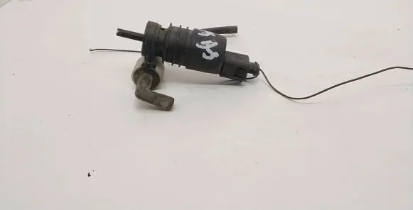 Volkswagen PASSAT B5 Windscreen/windshield washer pump 1J0973722