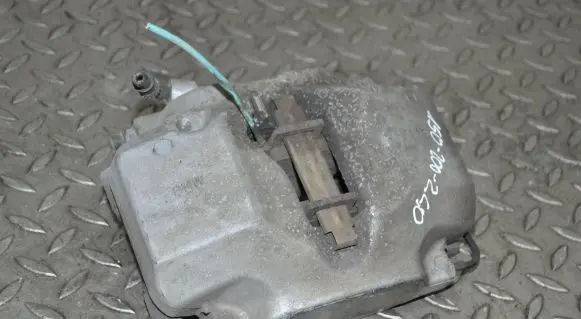 BMW 5 G30 G31 Front brake caliper 6883447