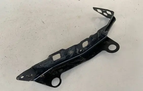 Audi A3 S3 8V Fender mounting bracket 8V0821092C