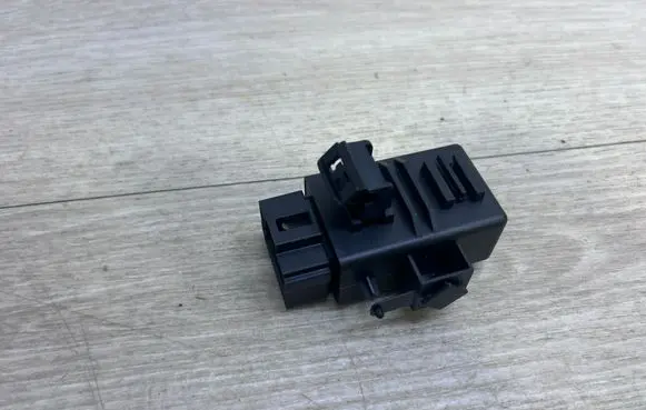 Porsche Panamera (971) Seat heating relay 3F0959772