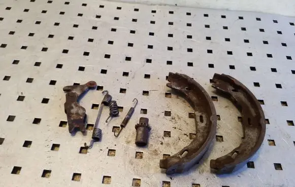 Mercedes-Benz C W204 Handbrake/parking brake pads 