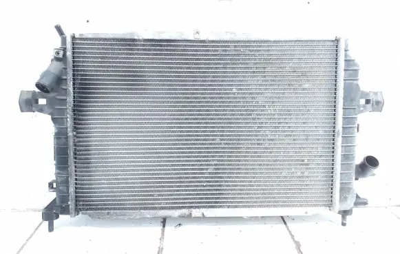 Opel Zafira B Coolant radiator 630705