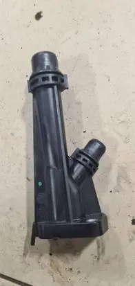 Engine coolant pipe/hose