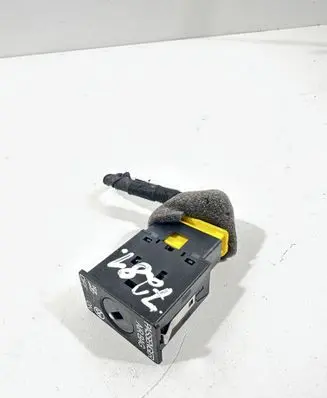 Passenger airbag on/off switch