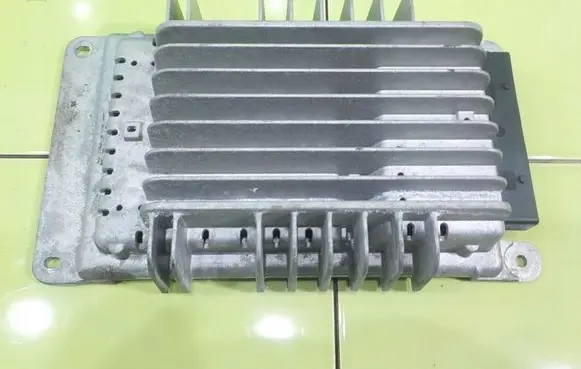 Alfa Romeo GT Sound amplifier 284363001