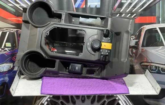 Land Rover Discovery 3 - LR3 Suspension ride height/mode switch YUD5012330WUX