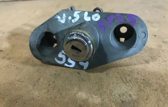 Volvo S60 Tailgate exterior lock 737700001