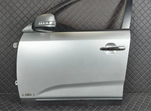 KIA Sorento Front door