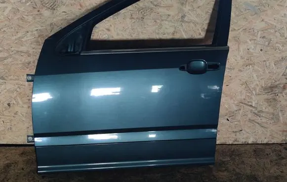 Cadillac SRX Front door