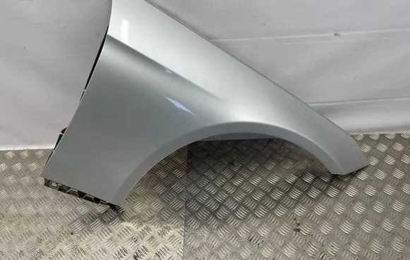 Mercedes-Benz E C207 W207 Fender 