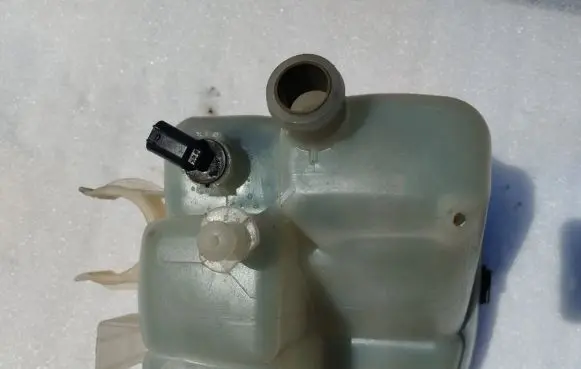 Mercedes-Benz C W203 Coolant expansion tank/reservoir 2035000049 A2035000049