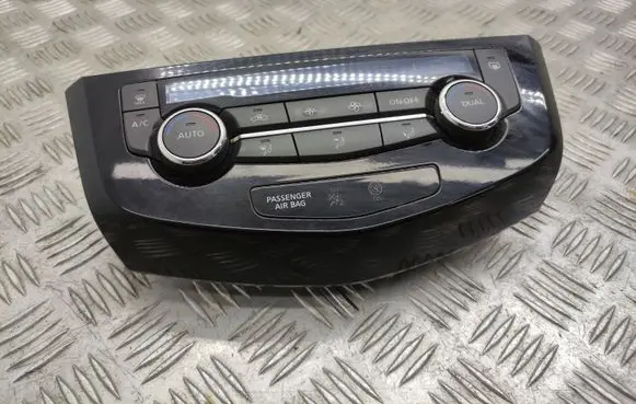 Nissan X-Trail T32 Climate control unit 275004EA0A