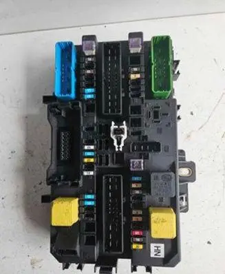 Opel Zafira B Fuse box set 13220829 5DK00866943