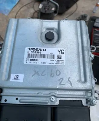 Volvo XC60 Engine control unit/module 31336983