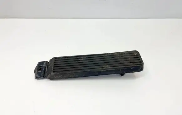 Mercedes-Benz SLC C107 Accelerator throttle pedal A1233010082 1233010082