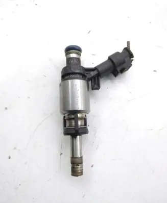 Volkswagen PASSAT B7 Fuel injector 0261500074 06H906036H
