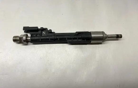 BMW 1 F20 F21 Fuel injector 7639994