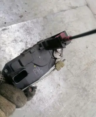 Opel Zafira B Rear door lock
