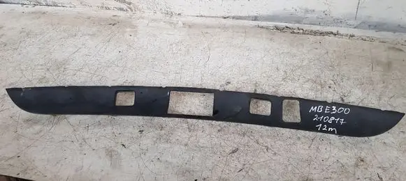 Mercedes-Benz E W212 Trunk door license plate light bar 