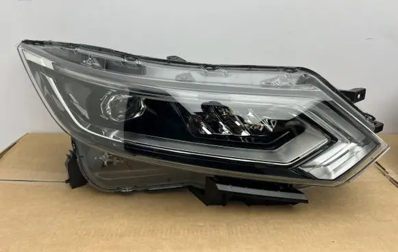 Nissan Qashqai Headlight/headlamp 10019011