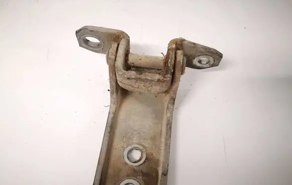 Suzuki Grand Vitara II Front door upper hinge 