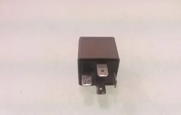Volkswagen PASSAT B5 Other relay 8D0951253A 373