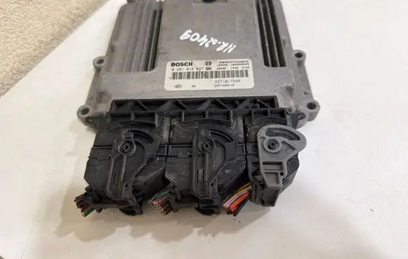 Opel Vivaro Engine control unit/module 237101754R