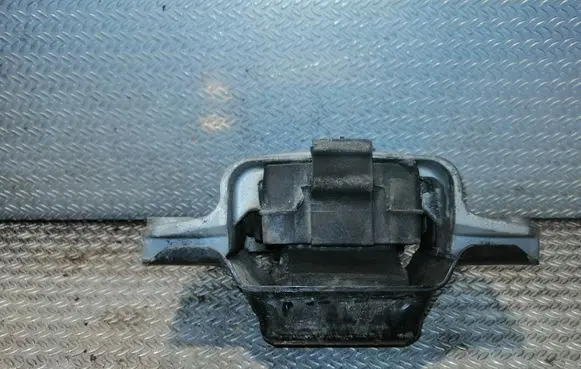 Volkswagen Caddy Engine mount bracket 1K0199262