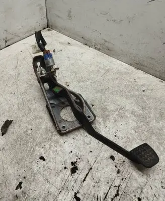 Toyota RAV 4 (XA20) Brake pedal 