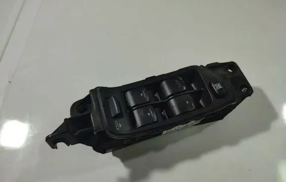 Subaru Legacy Electric window control switch 