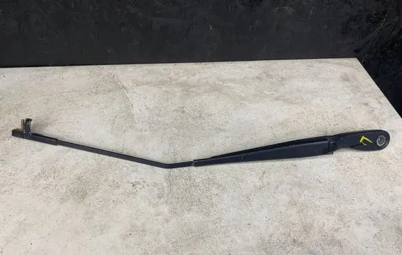 Volvo V50 Front wiper blade arm 30698250