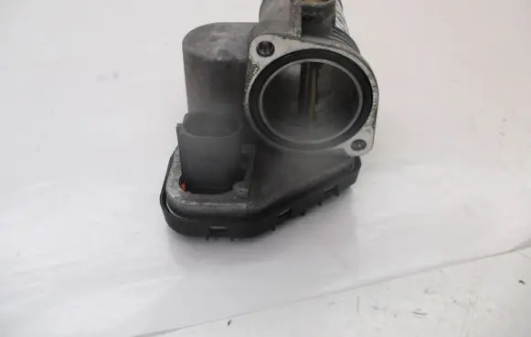 Renault Scenic III - Grand scenic III Throttle valve 8200302798J 8200302798 K9K832