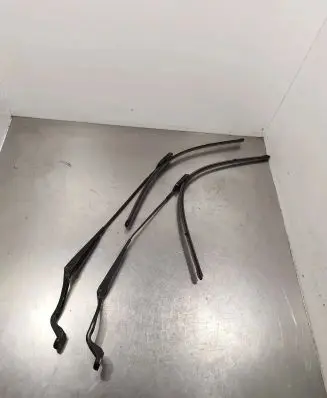 Front wiper blade arm