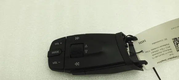 Steering wheel buttons/switches