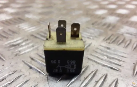 Audi A6 S6 C5 4B Other relay 431951253H PA66GF30