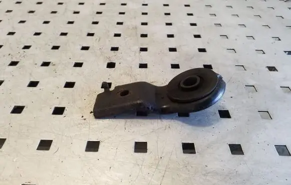 Toyota Avensis T220 Radiator mount bracket