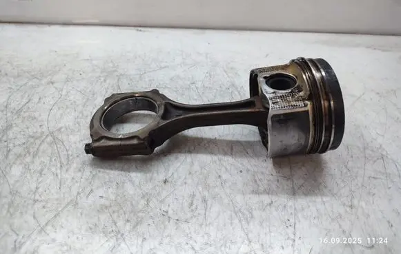 Mazda CX-5 Piston with connecting rod 