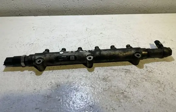 Volvo S60 Fuel main line pipe 8658252 0445215010 004274L1