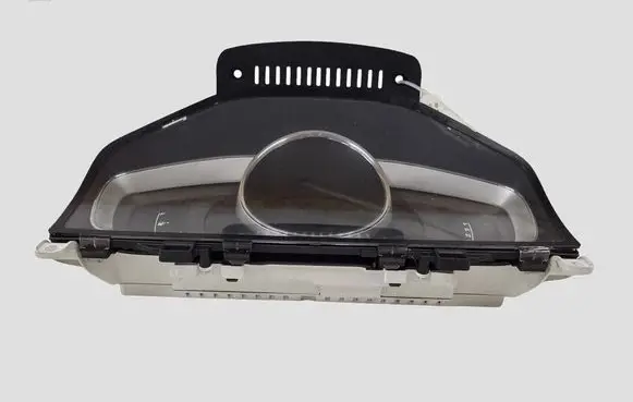 Volvo V70 Speedometer (instrument cluster) 769315620U 769317850U 31412534