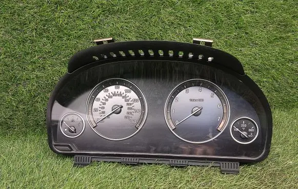 BMW 5 F10 F11 Speedometer (instrument cluster) 9249343 924934301